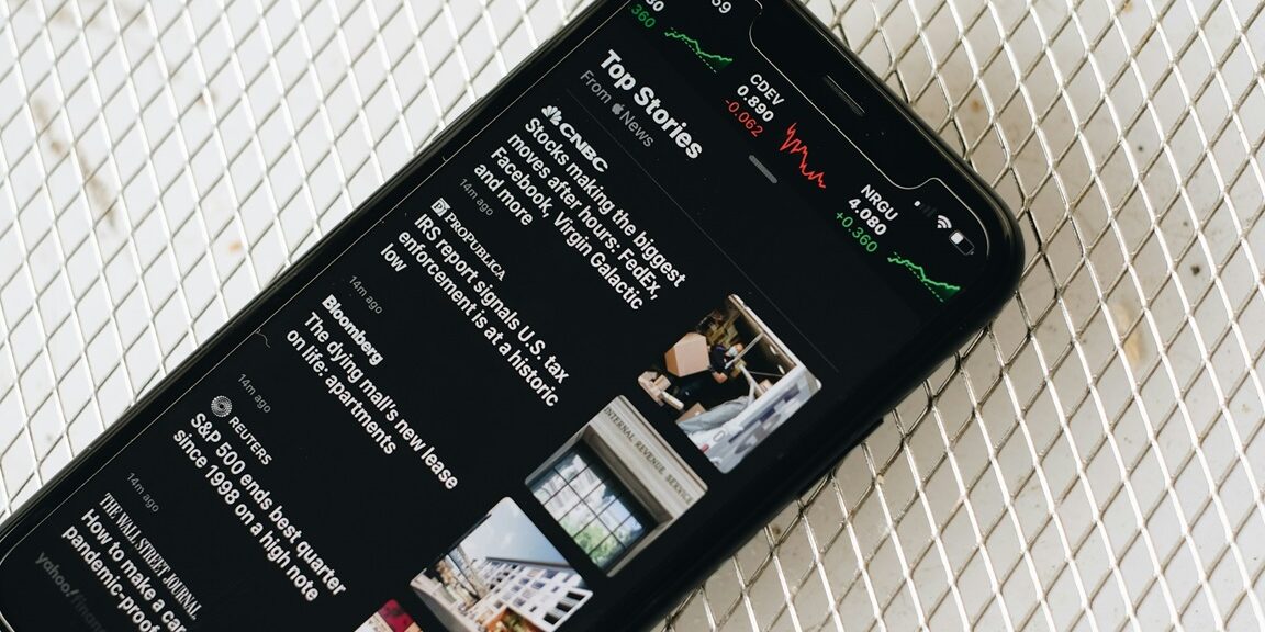 mobile news image of mobile phone displaying news headlines