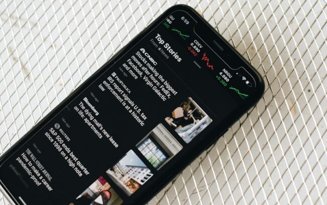 mobile news image of mobile phone displaying news headlines